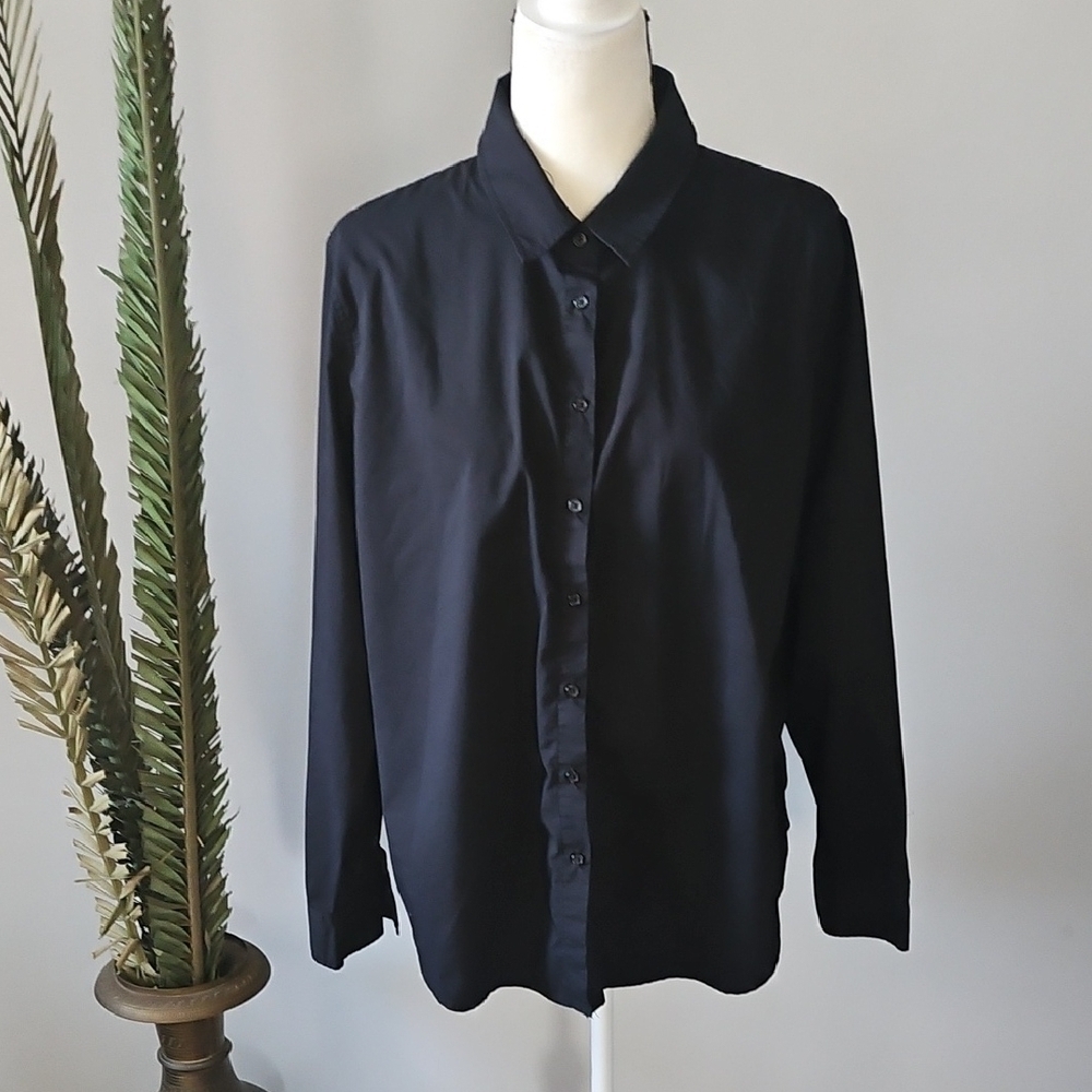 *PRICE DROP*
Time and Tru Black Button Down Blouse